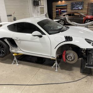 Customization of 2016 Porsche Cayman GT4
